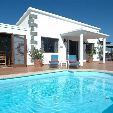 Playa Del Flamingo - A Lovely 4 Bedroom - Great Location - A Short Walk To The Beach * Playa Blanca (Lanzarote)