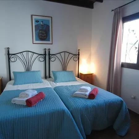 Playa Del Flamingo - A Lovely 4 Bedroom - Great Location - A Short Walk To The Beach * Playa Blanca (Lanzarote)