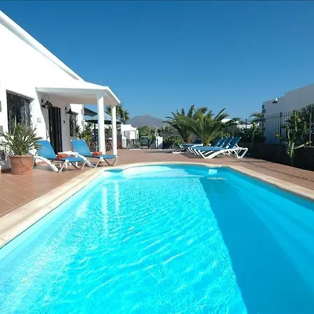 Playa Del Flamingo - A Lovely 4 Bedroom - Great Location - A Short Walk To The Beach Villa Playa Blanca (Lanzarote)