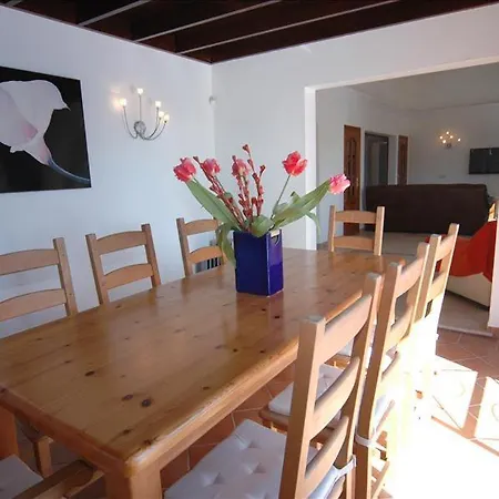 Villa Playa Del Flamingo - A Lovely 4 Bedroom - Great Location - A Short Walk To The Beach Playa Blanca (Lanzarote)
