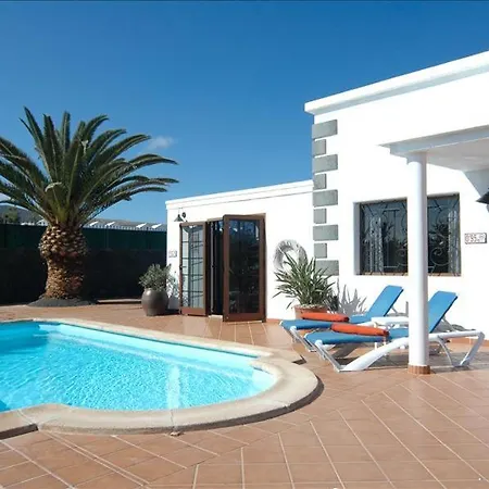 Playa Del Flamingo - A Lovely 4 Bedroom - Great Location - A Short Walk To The Beach Villa Playa Blanca (Lanzarote)