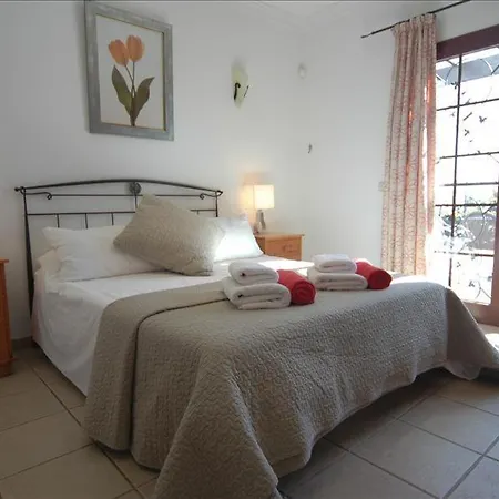 Playa Del Flamingo - A Lovely 4 Bedroom - Great Location - A Short Walk To The Beach *