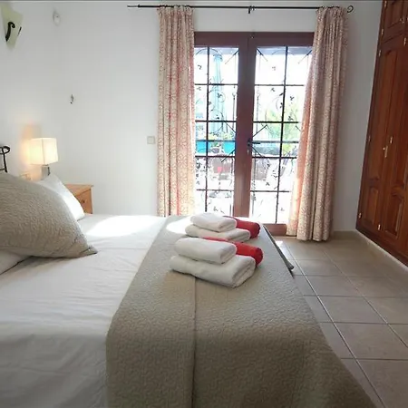 Villa Playa Del Flamingo - A Lovely 4 Bedroom - Great Location - A Short Walk To The Beach *