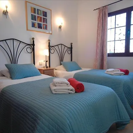 Playa Del Flamingo - A Lovely 4 Bedroom - Great Location - A Short Walk To The Beach Villa *